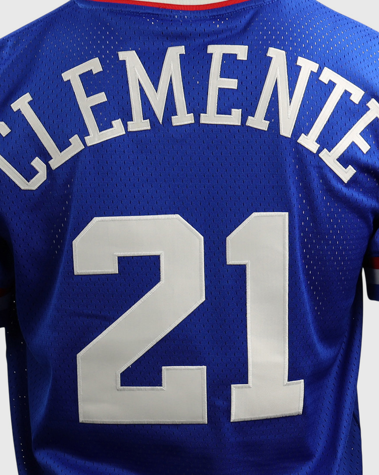 The back of the EFF Roberto Clemente Santurce Cangrejeros Vintage Inspired NL Replica V-Neck Mesh Jersey in royal shows CLEMENTE and 21 in white, plus red, white, and blue sleeve trim for a classic look.