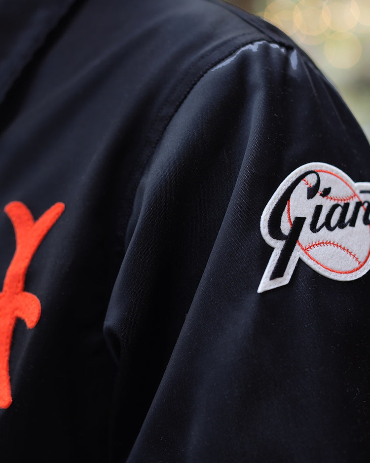 EFF’s New York Giants 1954 Satin Windbreaker features a bold orange “NY” chest logo and a white “Giants” baseball patch on the sleeve, channeling true vintage MLB style.